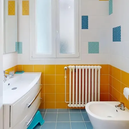 Grande Maison Dans Avec Jardin * Париж