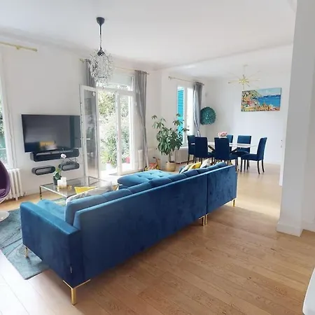Grande Maison Dans Avec Jardin Париж